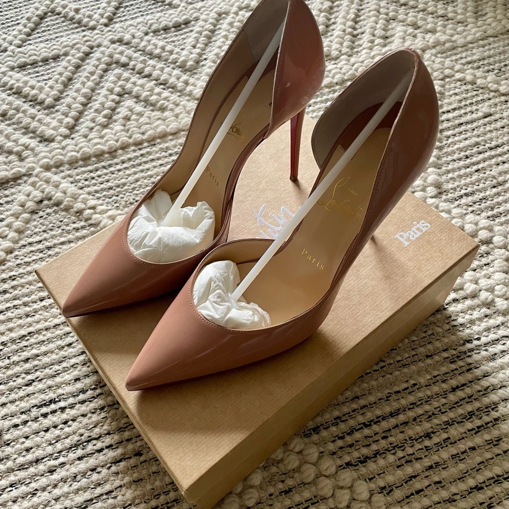 Christian Louboutin Nude Pumps